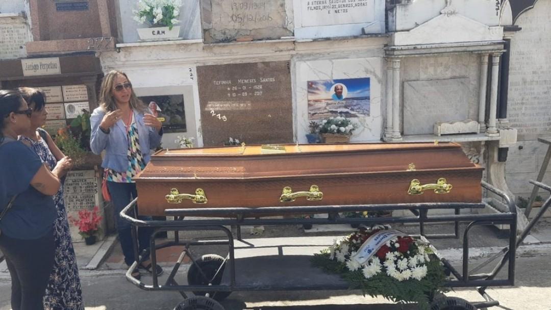 Sexta vítima de desabamento de residencial é sepultada em Aracaju