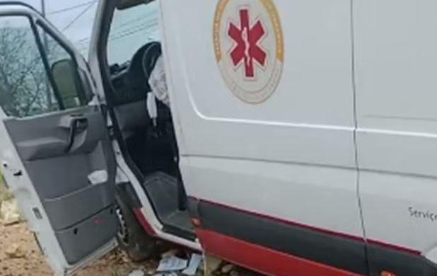 Acidente envolvendo ambulância do Samu e um carro deixa três feridos em Nossa Senhora do Socorro