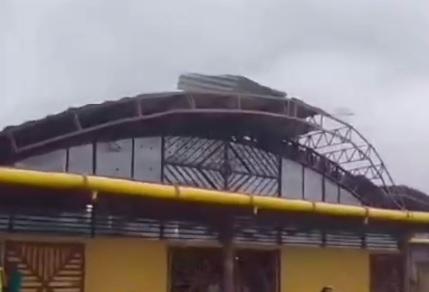 Aracaju está com alerta e ventos fortes e provocam estragos; telhado do mercado  central é arrancado