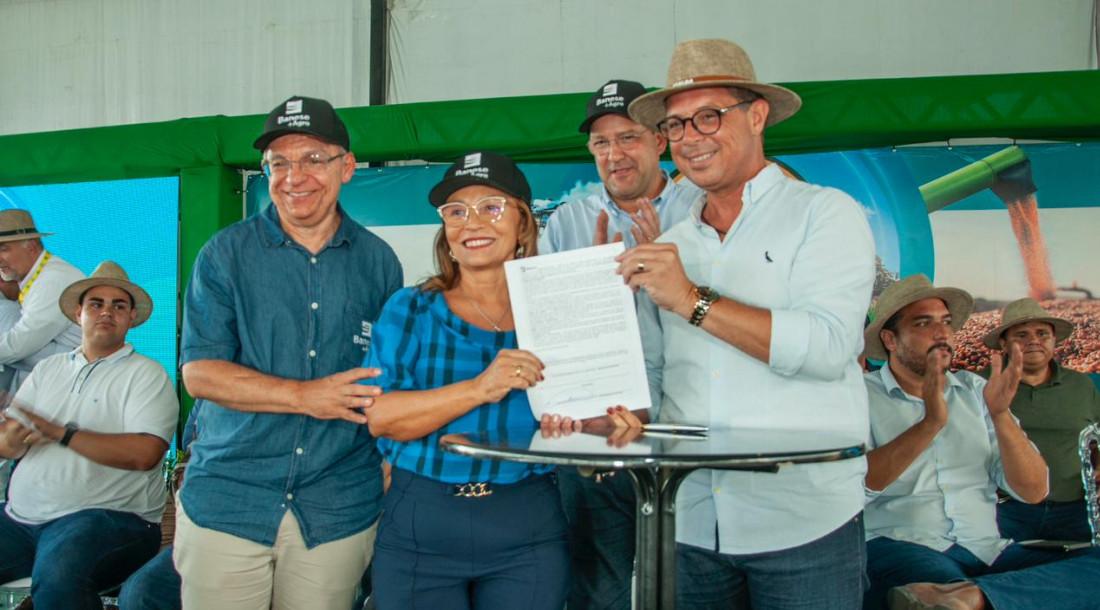 Banese assina contratos para crédito rural durante o Sealba Show 2024 em Itabaiana