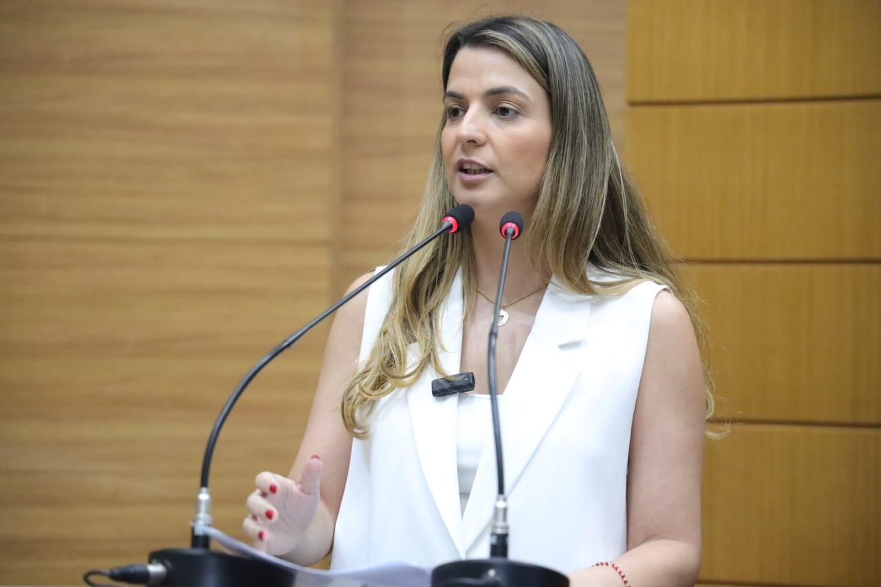 Deputada Lidiane Lucena denuncia intolerância religiosa em Aquidabã