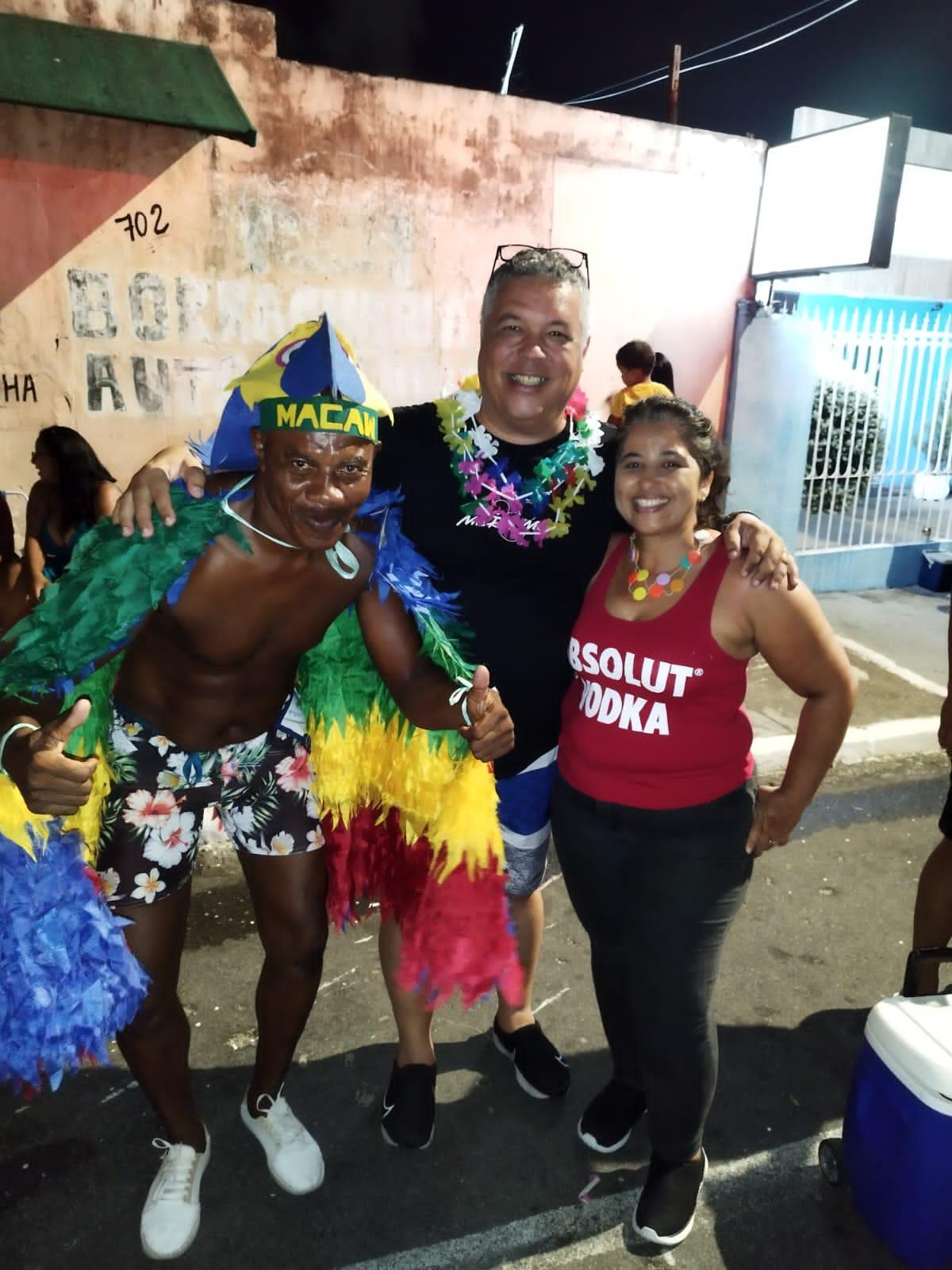 Heliomarto brinca no Bloco Rasgadinho em Aracaju