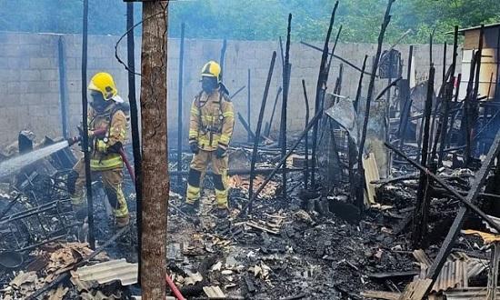 Incêndio destrói 12 barracos na região da Ponta da Asa, no Bairro Santa Maria, em Aracaju
