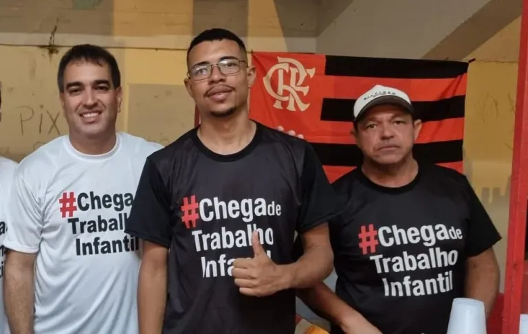 MPT-SE realiza campanha durante partida entre Bangu e Flamengo