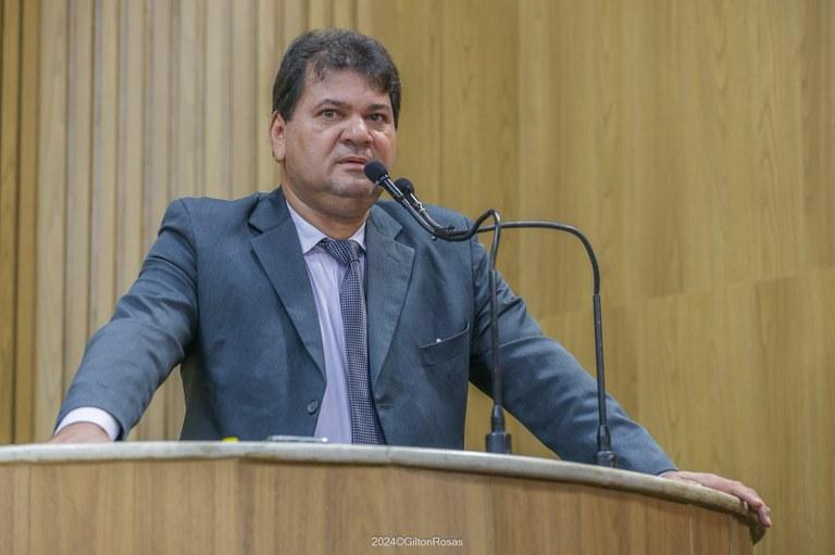 O vereador informou que irá protocolar uma denúncia junto ao Sindicato dos Enfermeiros