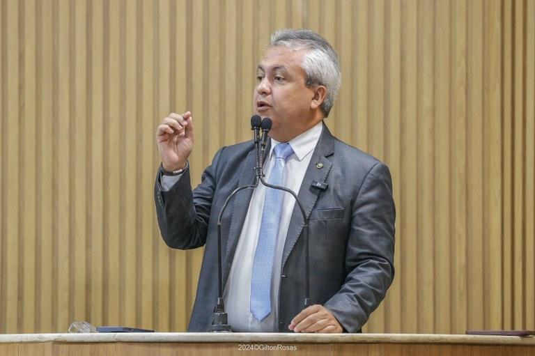 “Perde Aracaju e a disputa eleitoral”, declara vereador Elber com desistência de Eliane Aquino