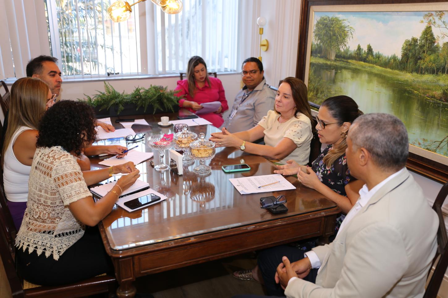 Reunião discute formação de Comitê para proteger crianças e adolescentes