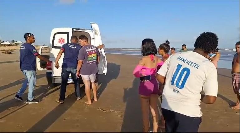 Um homem e uma mulher são vítimas de afogamento em Pirambu