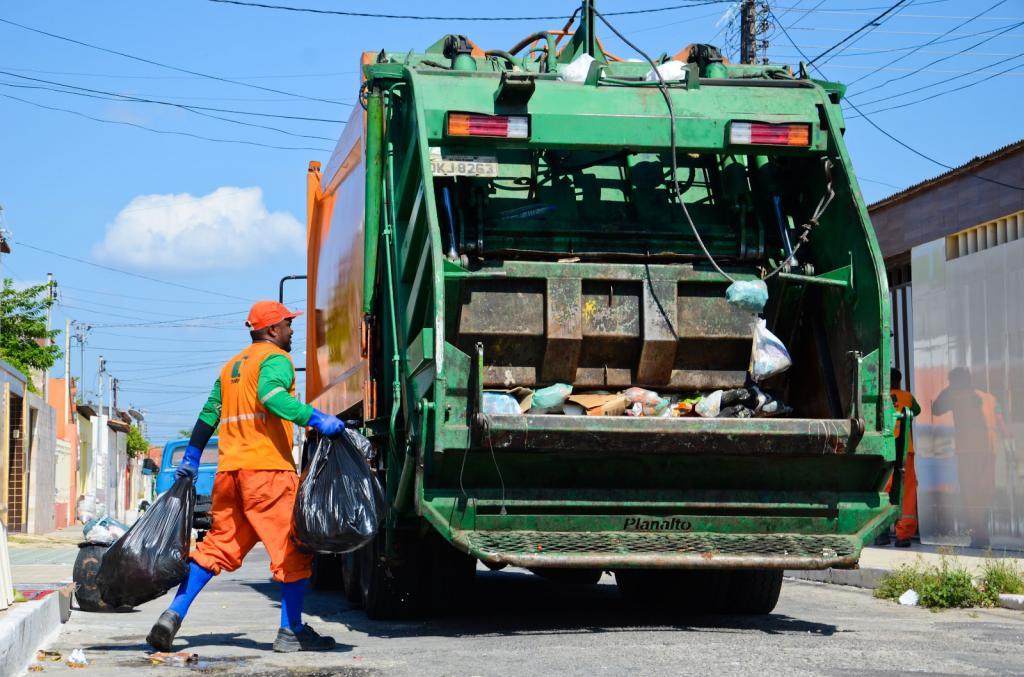 Aracaju está entre as capitais com maior cobertura de coleta de lixo