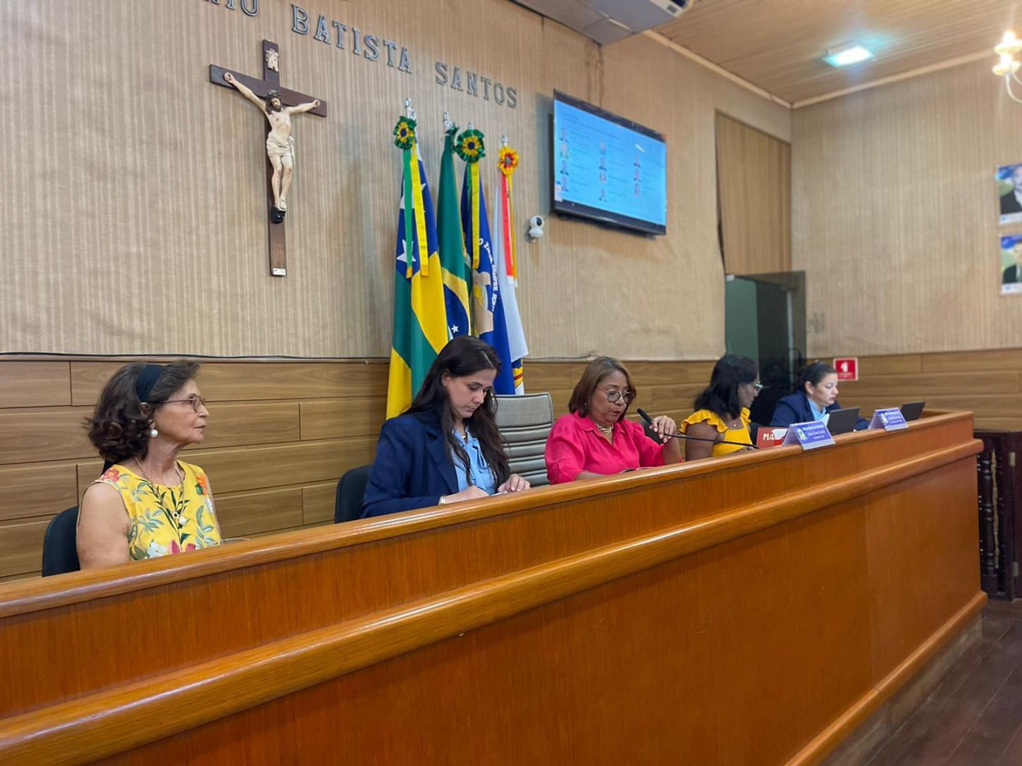 Câmara de Laranjeiras homenageia as mulheres do município
