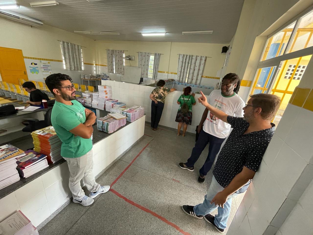 Dirigentes do Sindipema visitam escolas para detectar problemas e construir diagnóstico da rede