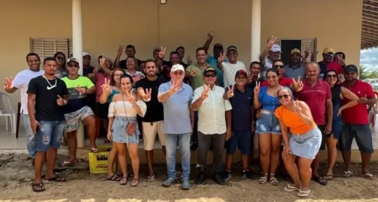 Prefeito Dr. Valberto é abraçado no Povoado Boa Esperança