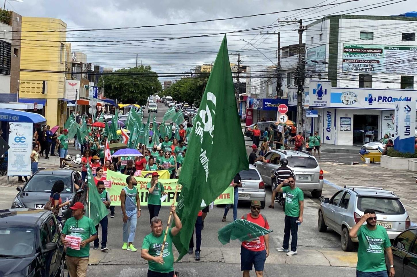 Professores de Aracaju vão às ruas por concurso, condições de trabalho, piso na carreira e paridade