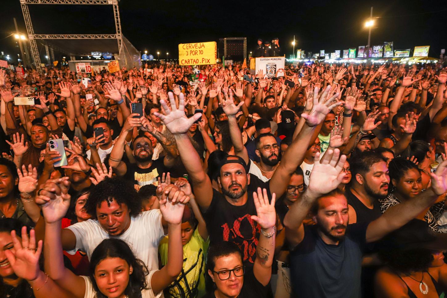 Projeto Verão: do reggae ao rock, a primeira noite lotou as areias da Orla da Atalaia, em Aracaju