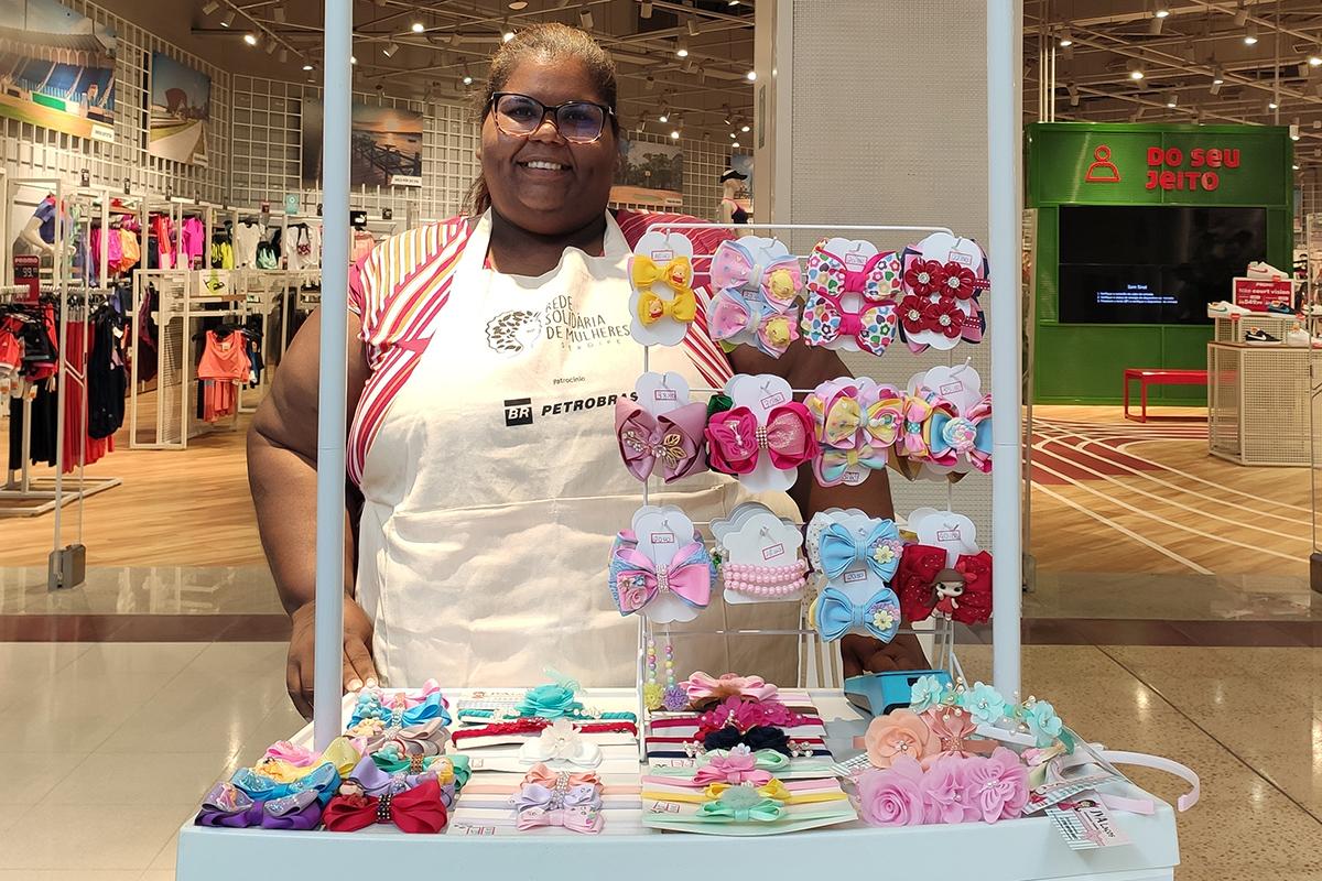 Rede Solidária de Mulheres realiza feira de produtos artesanais no Shopping Jardins