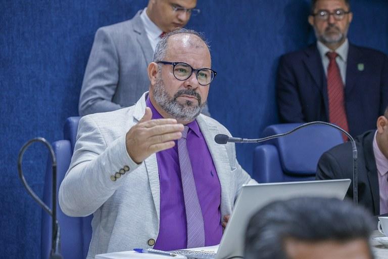 Vereador Isac denuncia falta de estrutura e de vagas em creches e escolas de Aracaju