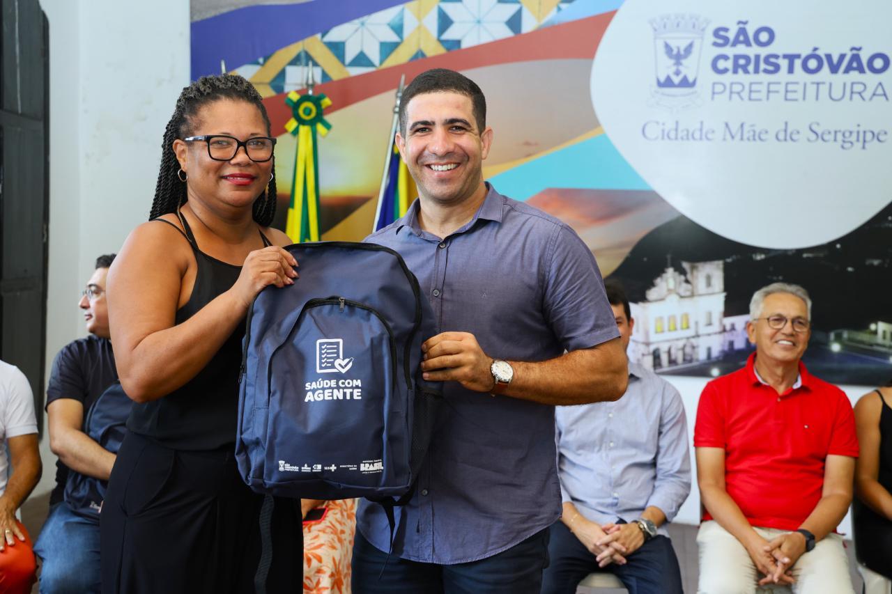 Agentes de Saúde e Endemias de São Cristóvão Recebem Kits do Programa Saúde com Agentes