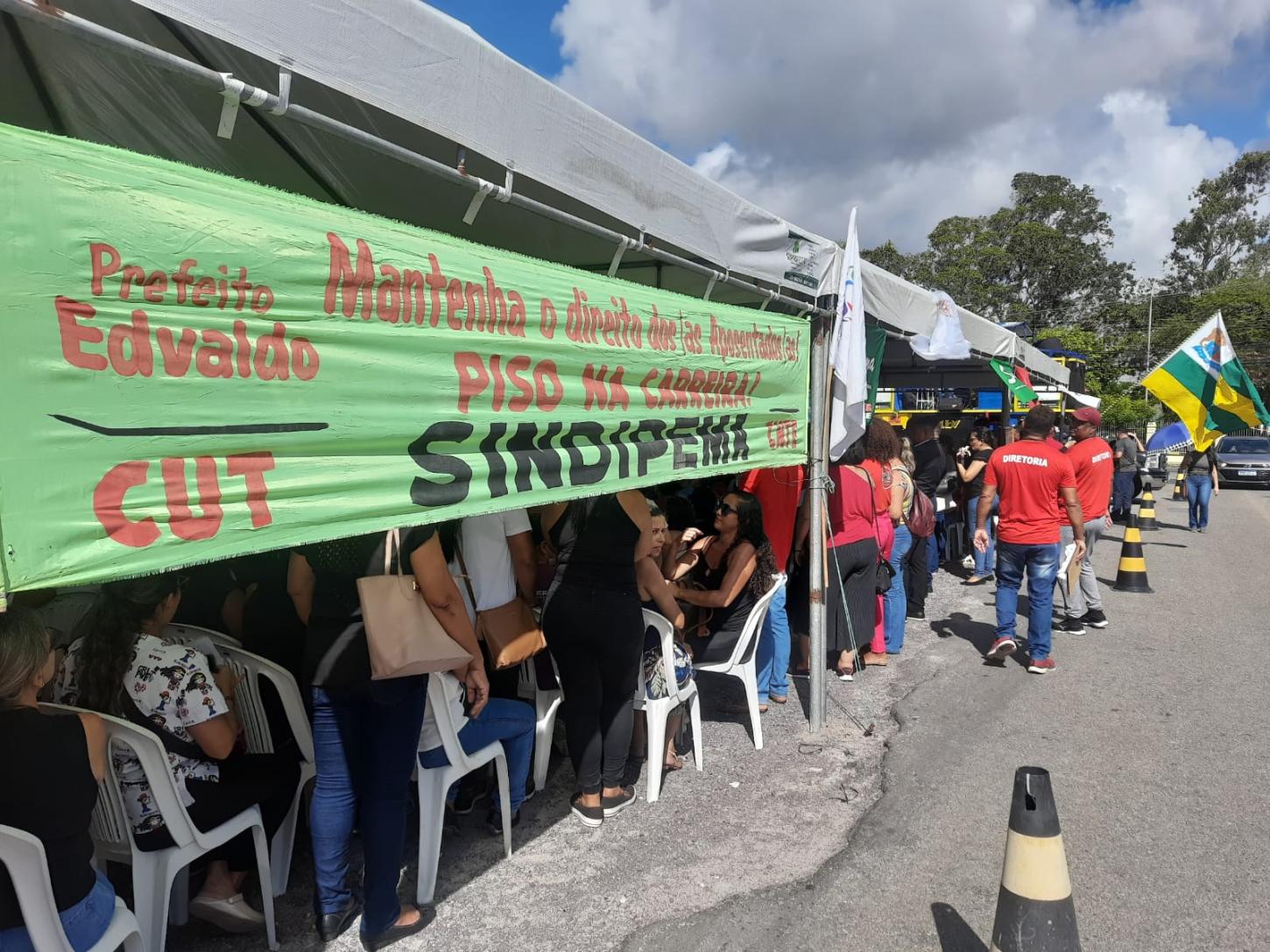 Ato de Servidores de Aracaju conquista reabertura da Mesa de Negociação