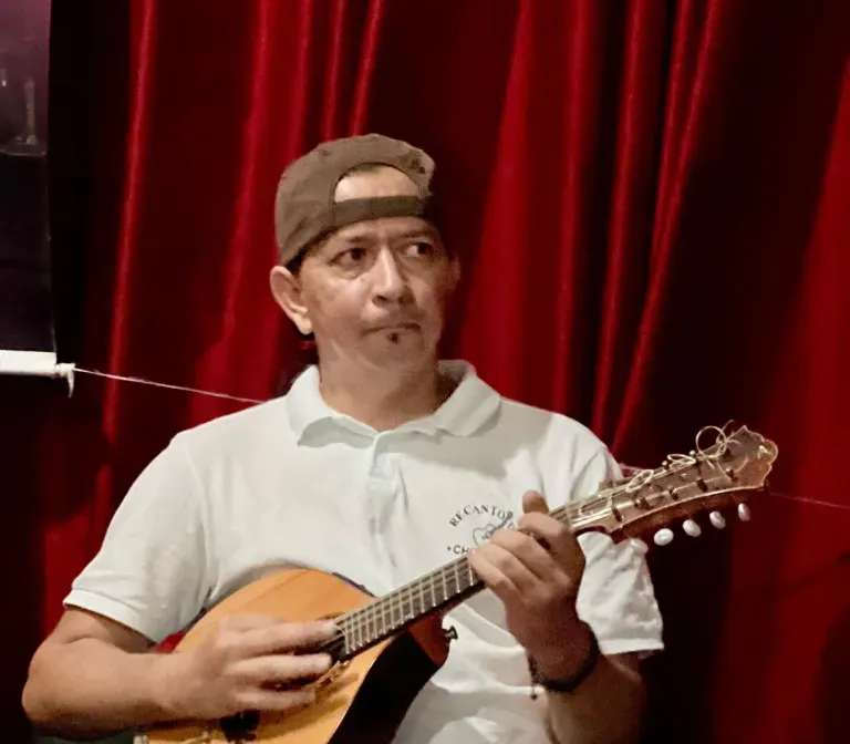 Bar e Restaurante Recanto do Chorinho presta homenagem a todos os músicos chorões