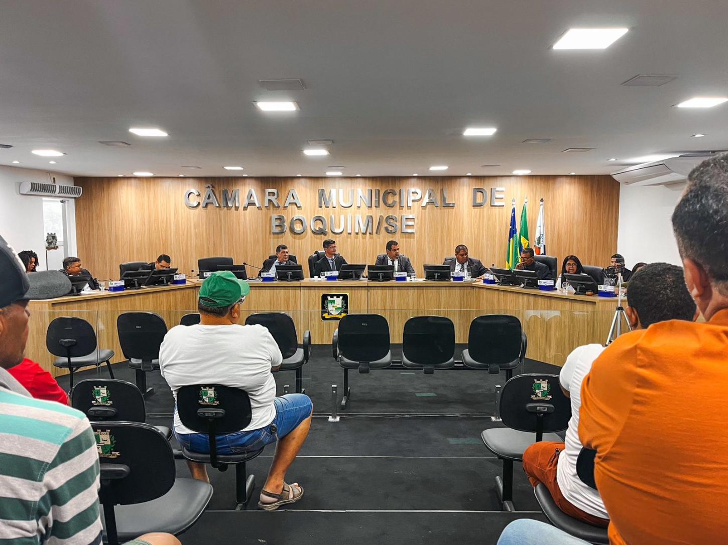 Câmara de Boquim questiona lotação de cargos em comissão no Executivo e  irregularidades na limpeza