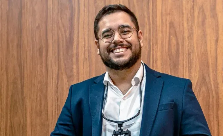 Dr. Alberto Rabelo apresenta o Airflow, aparelho de limpeza bucal mais moderno do mundo