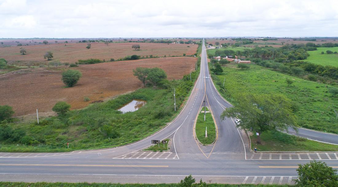 Governador Fábio Mitidieri comemora o edital de contratação para a duplicação da BR-235
