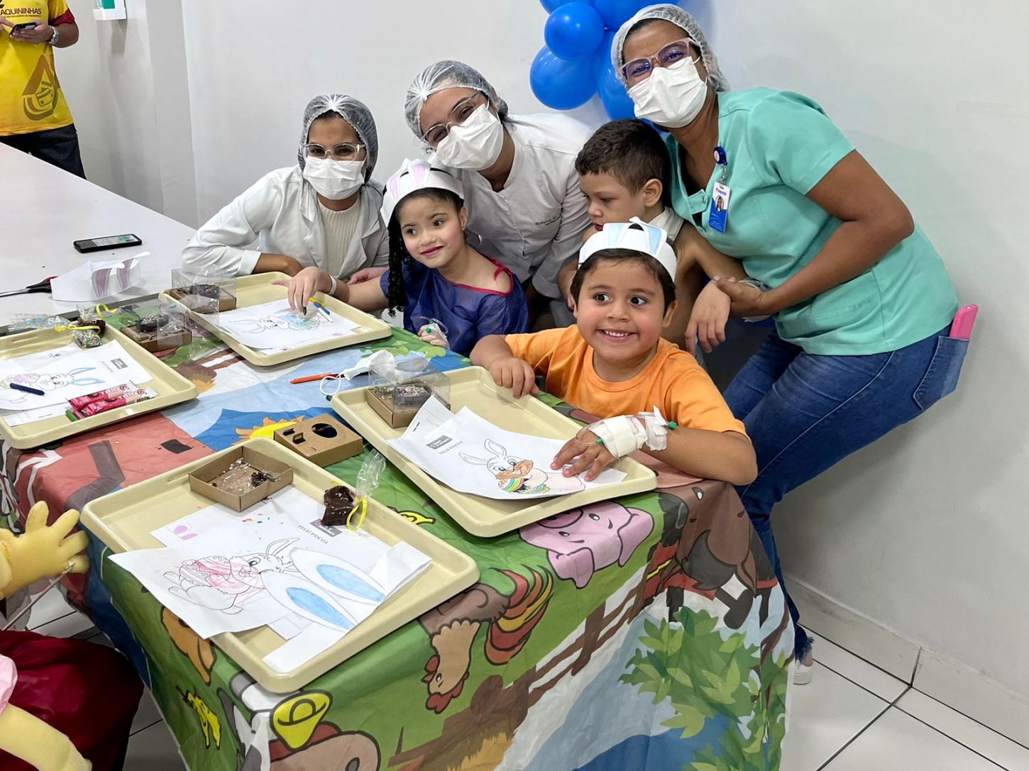 Hospital Gabriel Soares realiza Oficina de Páscoa para as crianças, em Aracaju