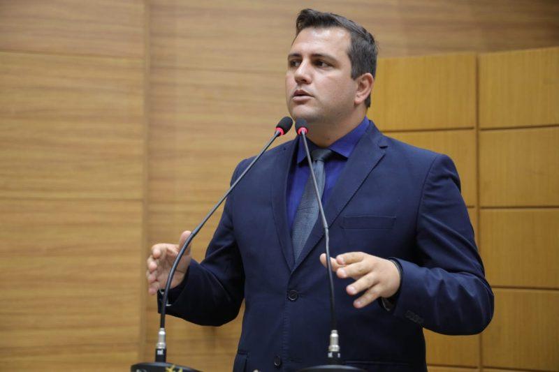 Marcos Oliveira defende reivindicação dos produtores de leite