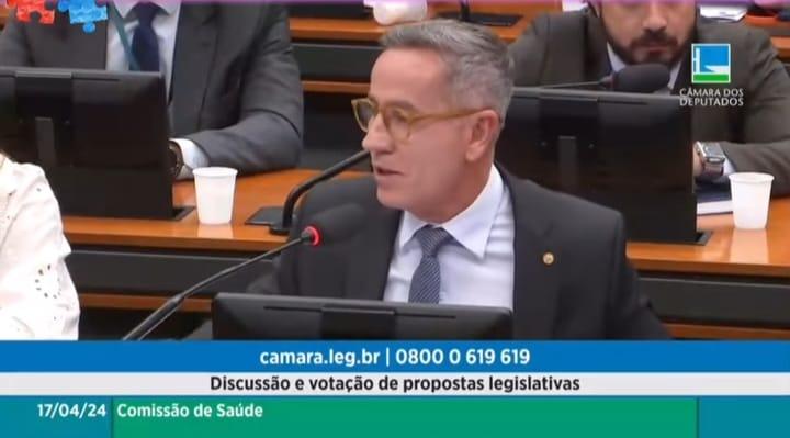 Nitinho subescreve realização de Seminário de Conscientização do Autismo em Sergipe