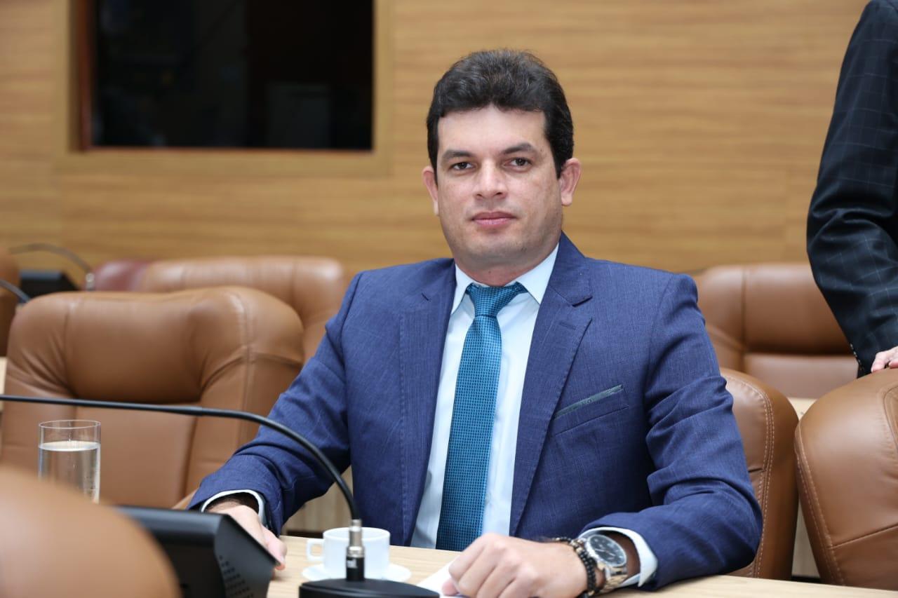 Paulo Júnior cobra publicação de edital de licitação de transporte público da região metropolitana