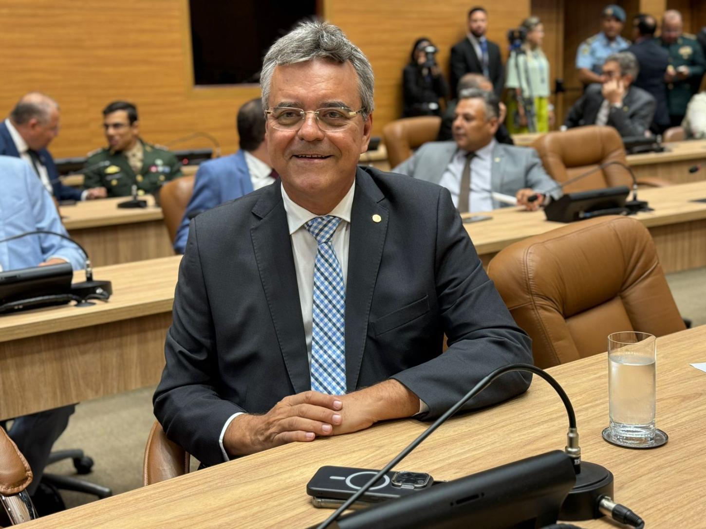 Pimentel destaca consulta pública para uso de derivados de cannabis no tratamento do TEA