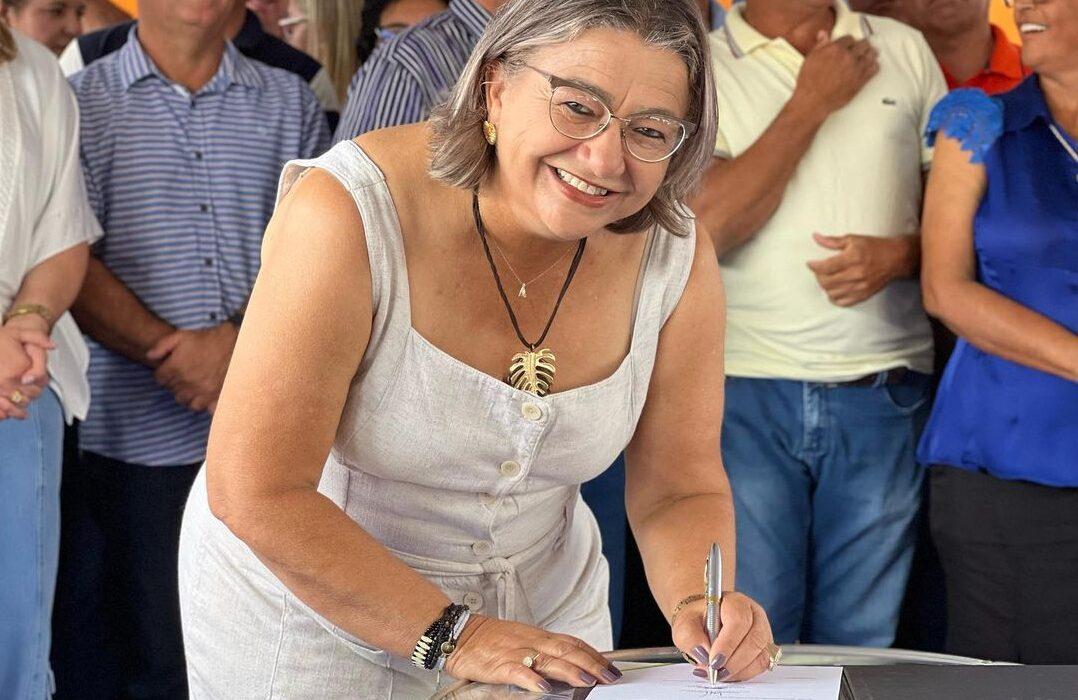 Prefeita Zete de Janjão garante sétimo reajuste salarial em três anos para professores de Gararu