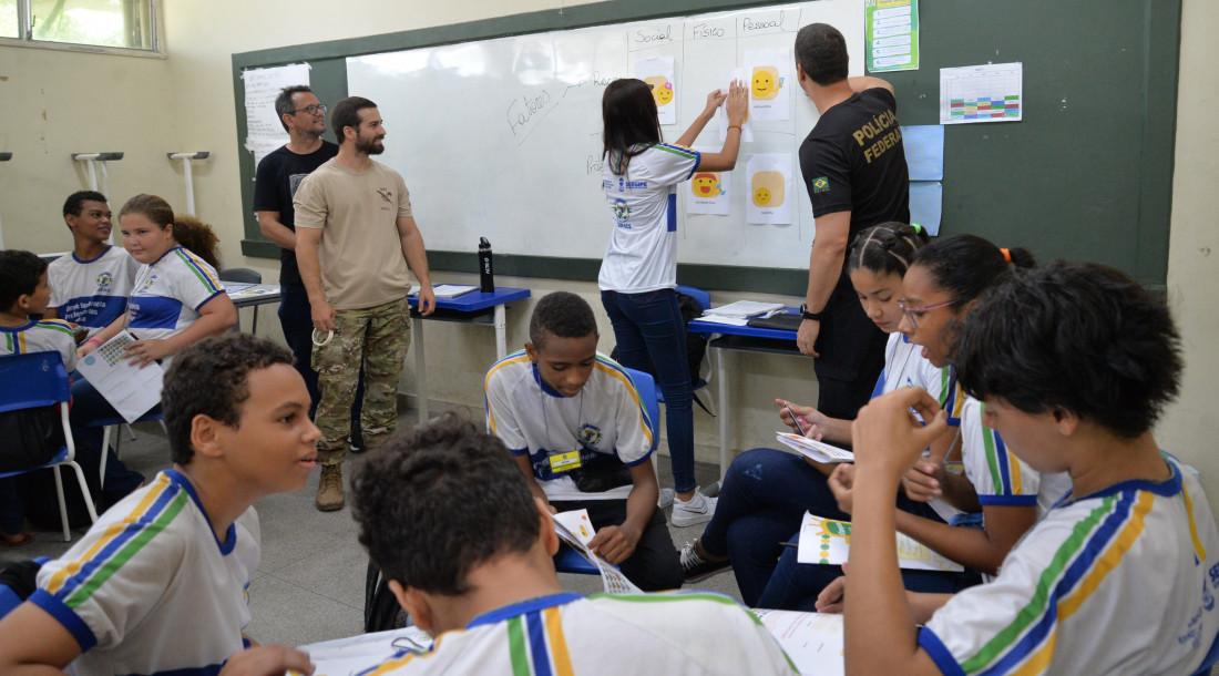 Secretaria da Educação e Polícia Federal implantam programa de combate às drogas na rede estadual de ensino