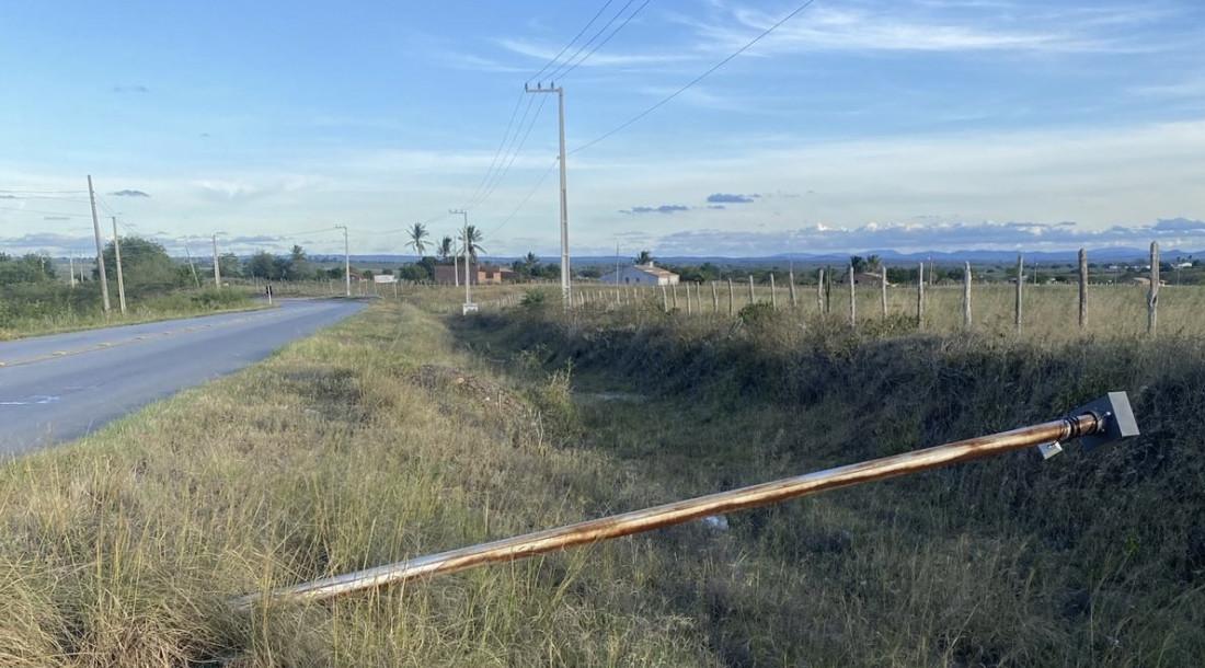Vândalos danificam radares de fiscalização eletrônica na rodovia SE-230, no município de Feira Nova