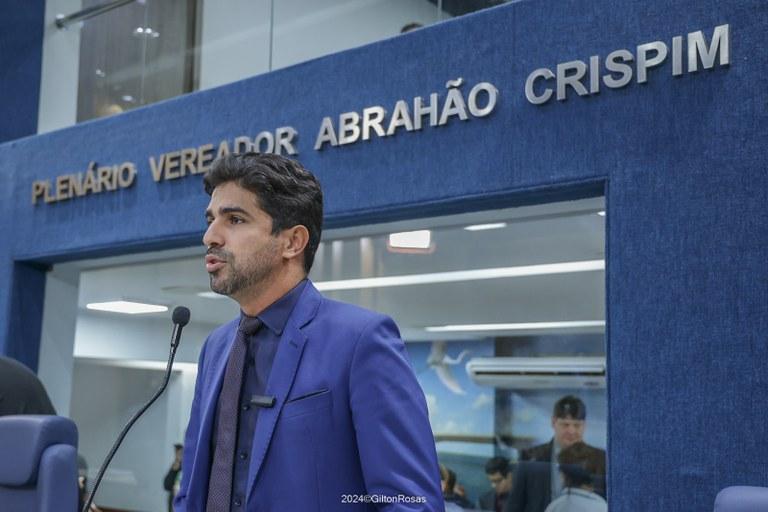Vereador diz a deputada Linda Brasil: “antes de chamá-los de hipócritas, deveria se olhar no espelho”