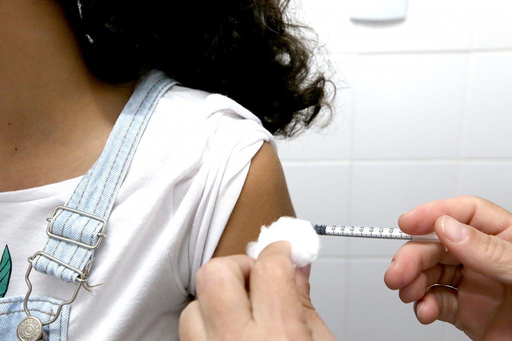 Apenas 32% das doses de vacina contra a dengue foram aplicadas no município de Aracaju