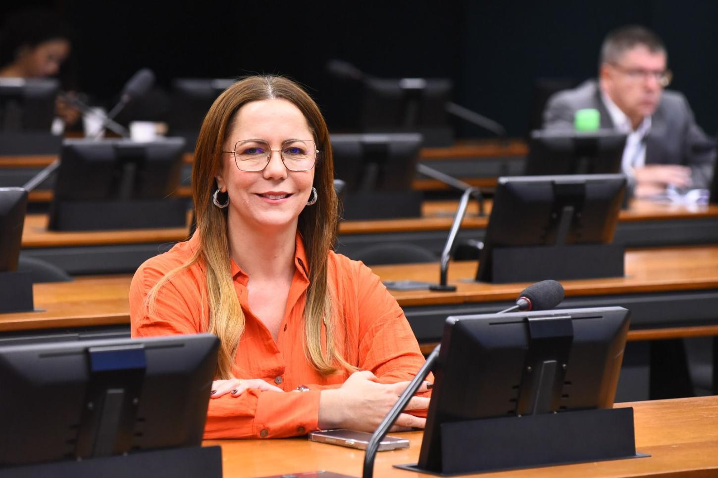 Câmara aprova projeto de Delegada Katarina que altera exigências para posse de armas e facilita abertura de clubes de tiro