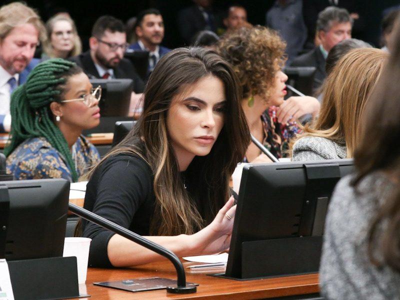 Comissão de Educação aprova  projeto de Yandra que amplia investimentos na segurança em escolas públicas