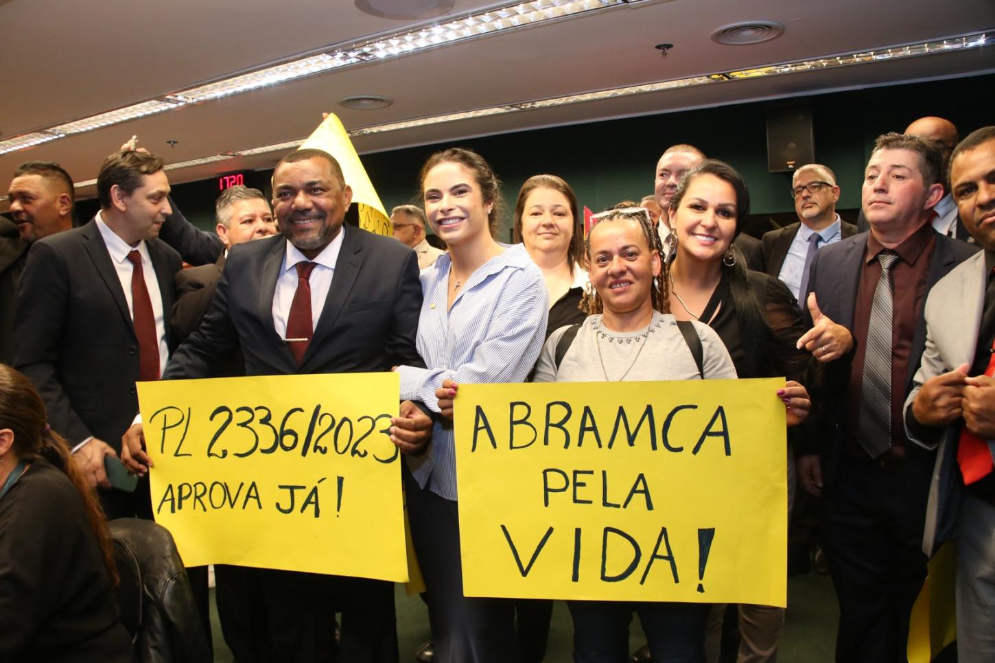 Deputada Yandra Moura busca reconhecimento e regulamentação para condutores de ambulância
