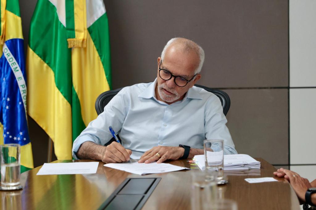 Edvaldo anuncia 425 vagas para concurso do magistério municipal de Aracaju