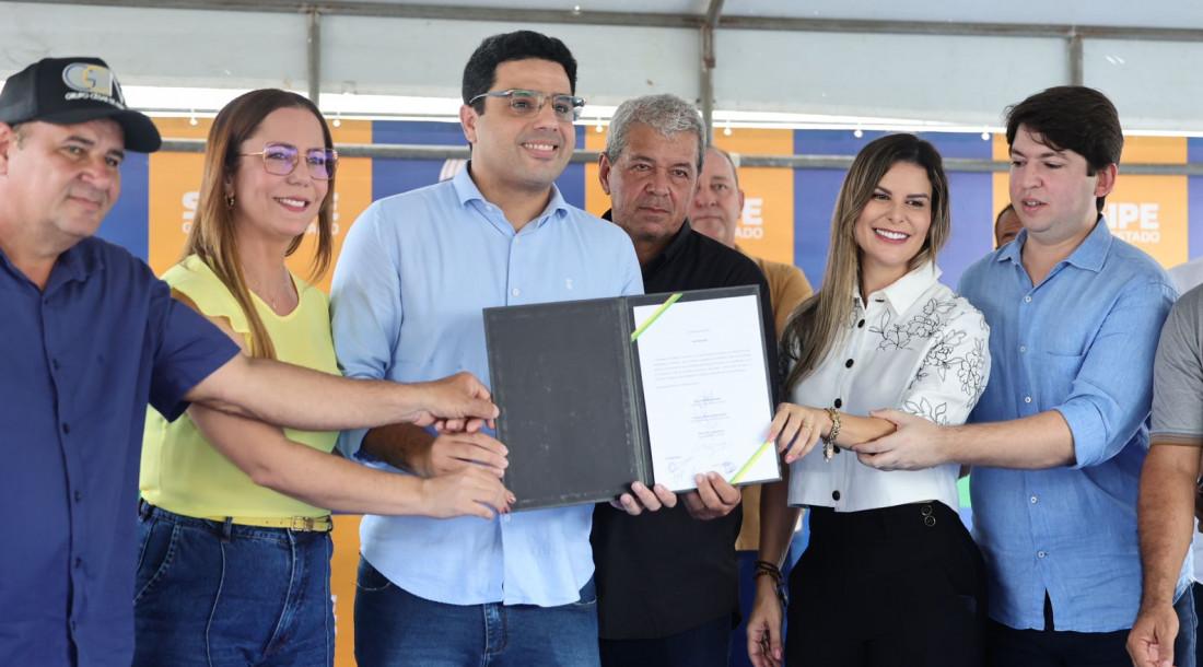 Governador em exercício inaugura obras estruturantes e entrega sementes a agricultores em Malhada dos Bois