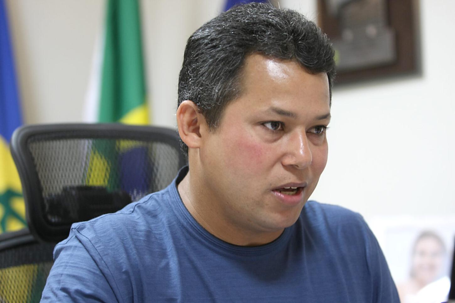 Justiça determina suspensão das redes sociais do ex-prefeito Sukita e da Mega FM por divulgação de fake news