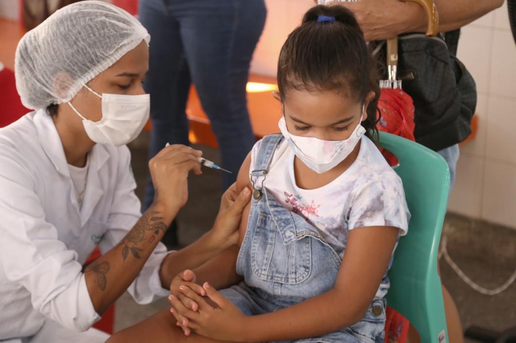 Menos da metade das crianças que poderiam se vacinar contra a gripe receberam o imunizante