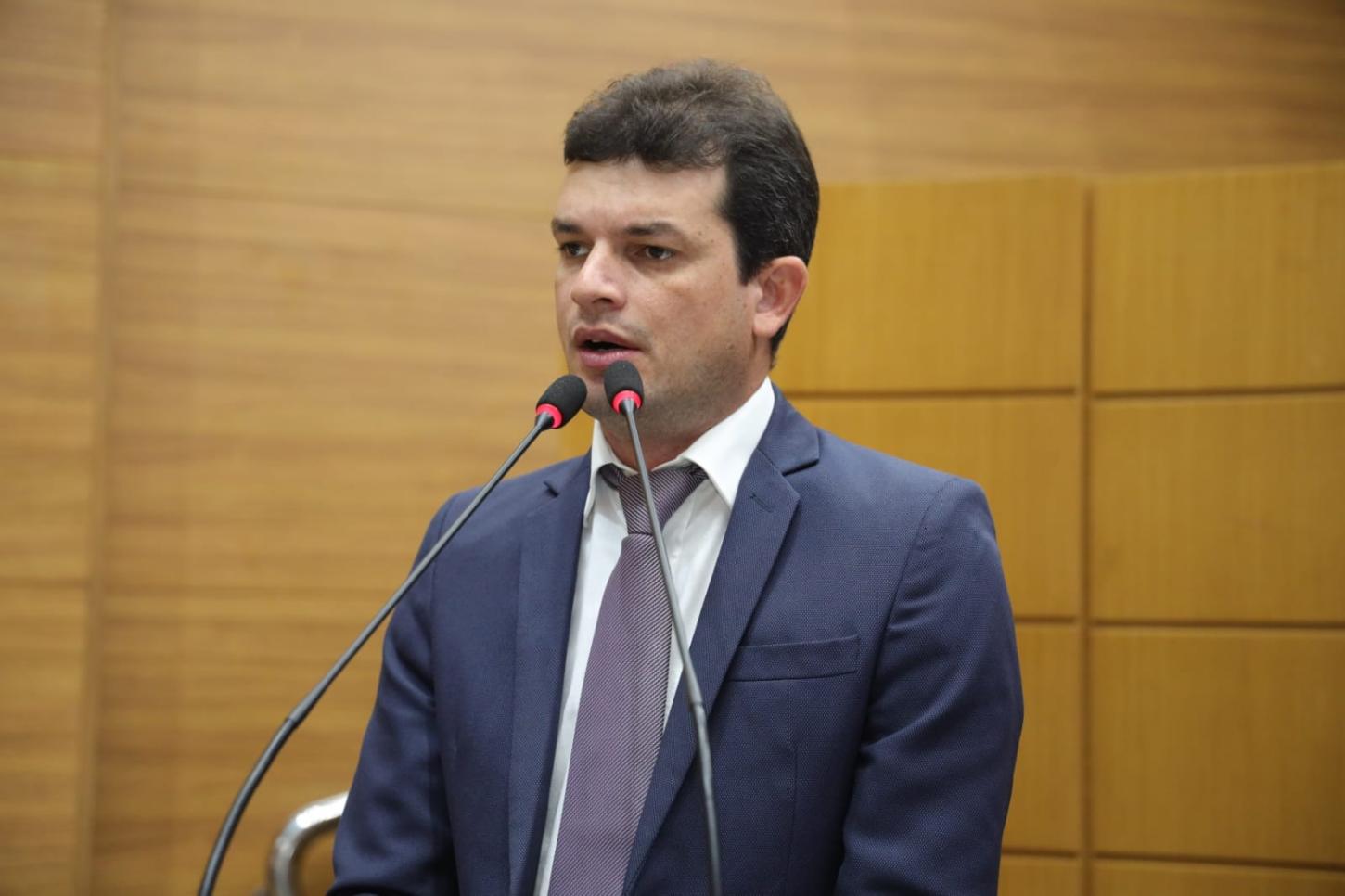 Paulo Júnior apresenta PL  para instituir política de combate à dengue
