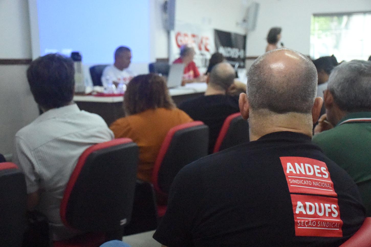 Professores da Universidade Federal de Sergipe decidem manter greve