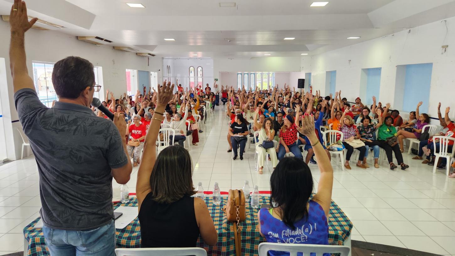 Professores vão paralisar atividades por mais 3 dias e aprovam indicativo de greve para o início do 2º semestre