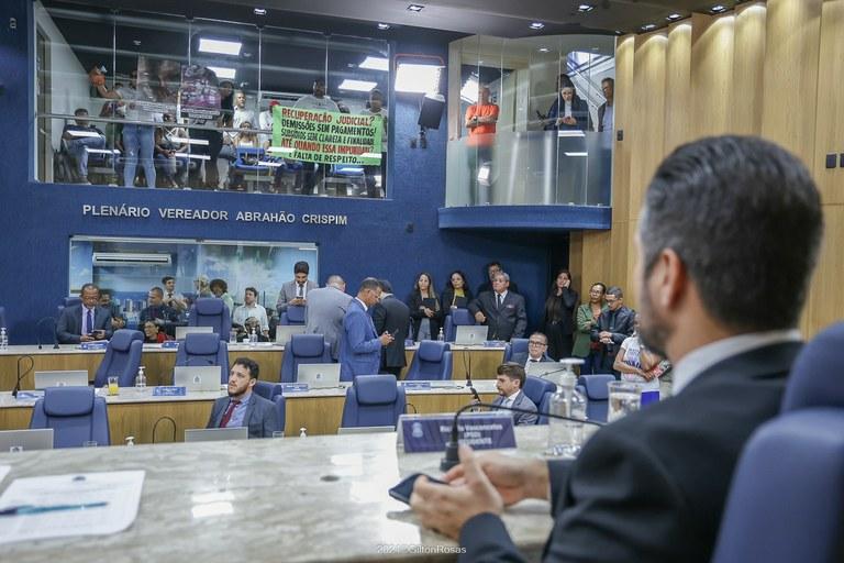 Vereadores recebem ex-rodoviários que protestam por não terem recebido verbas rescisórias