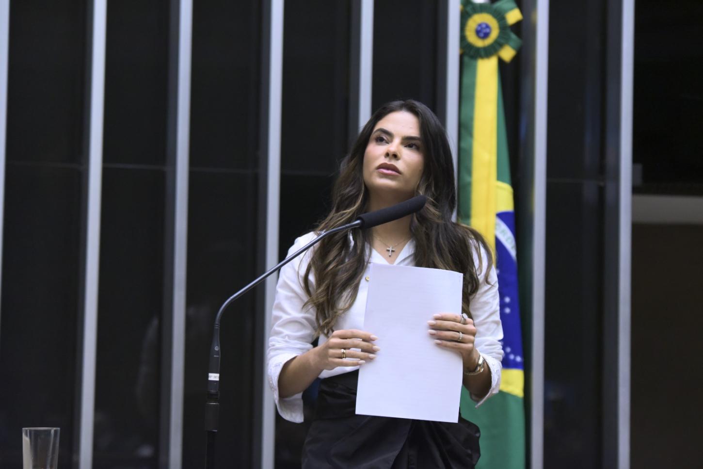 Yandra Moura destaca ações e políticas de prevenção em meio aos desastres naturais