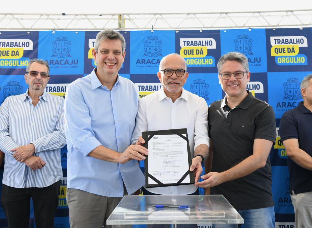 Ao lado do ministro Marcio Macedo, Prefeito Edvaldo autoriza início das obras da Via Litorânea