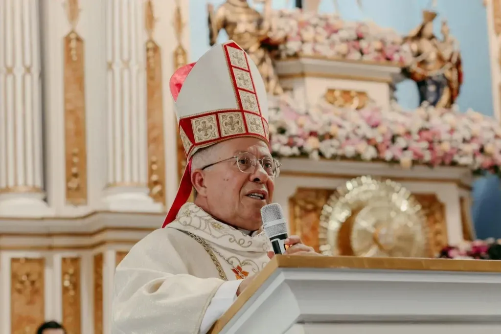 Arcebispo de Aracaju celebra missa junto com o papa Francisco